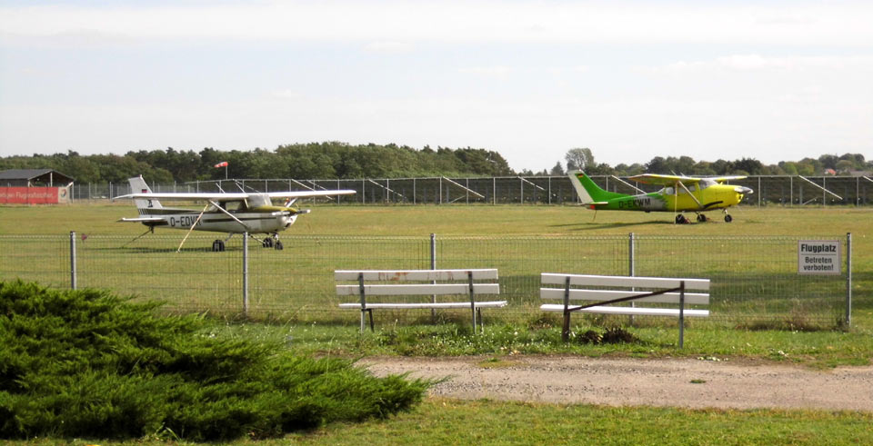 Bild: Blick zum Flugplatz